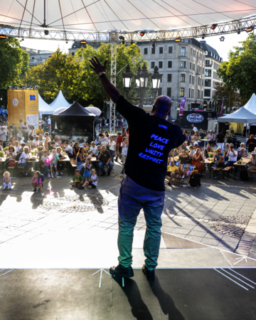 IDEAS, EXPERTISE AND POSITIONS